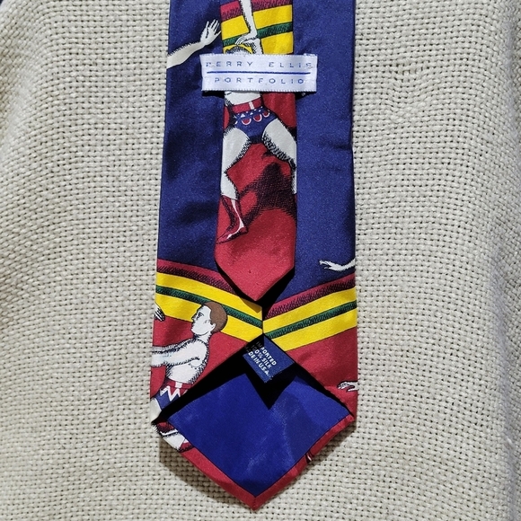 Vintage Perry Ellis Portfolio 100% Silk Acrobats Necktie Made in USA 55" x 4" - Picture 3 of 6